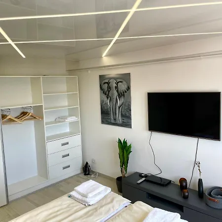 Apartament Vip Lounge 63 *